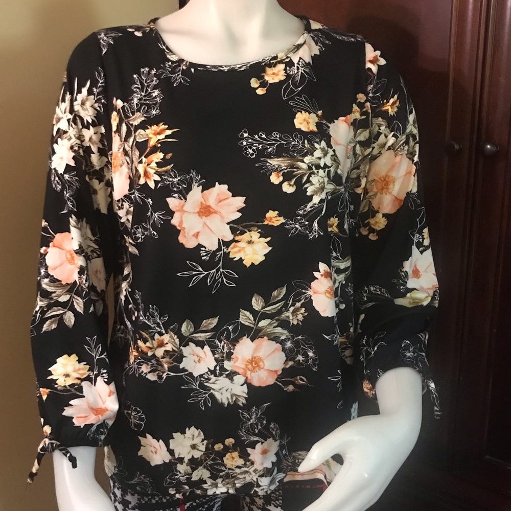 🆕 San Remo USA Floral Print Long Sleeves Top-Med